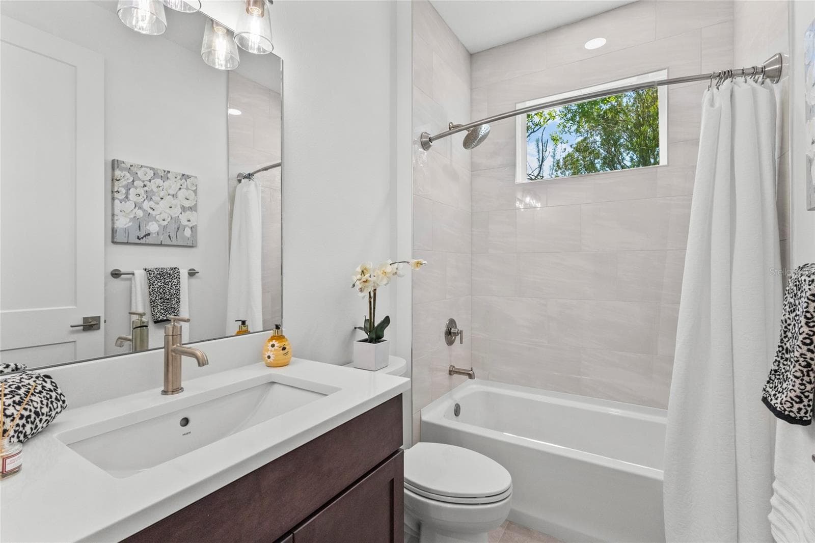 Full Bath lower level/Guest Bath - 217 S SHADE AVE, SARASOTA