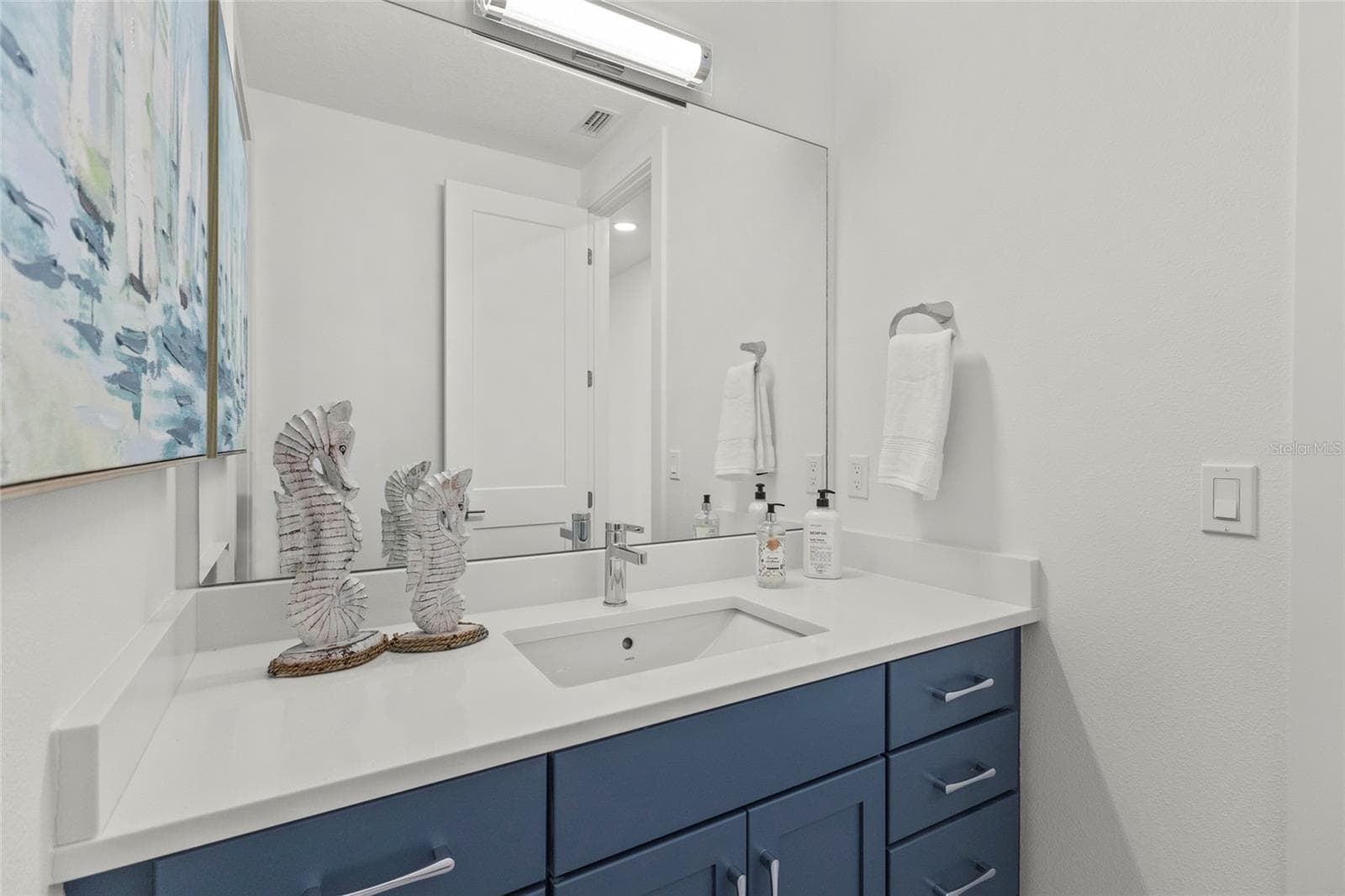 Bath#3, Upstairs shared bath between bed #3 and bed #4 - 217 S SHADE AVE, SARASOTA