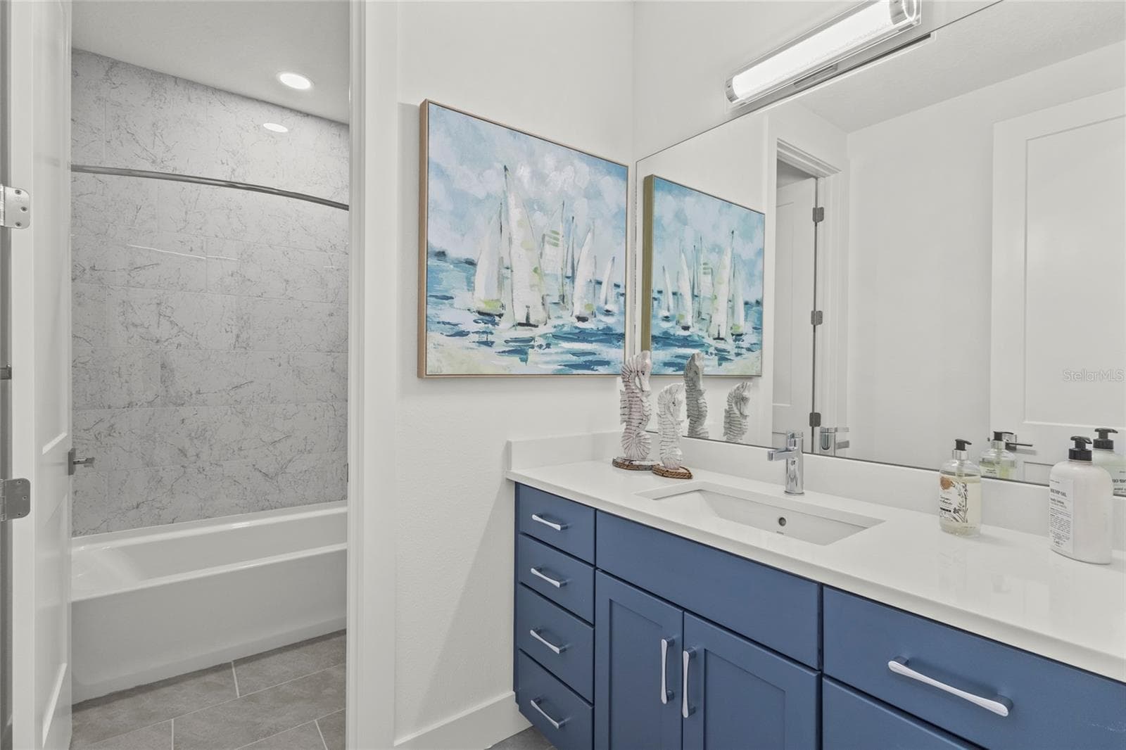Shared Bath Upstaris - 217 S SHADE AVE, SARASOTA