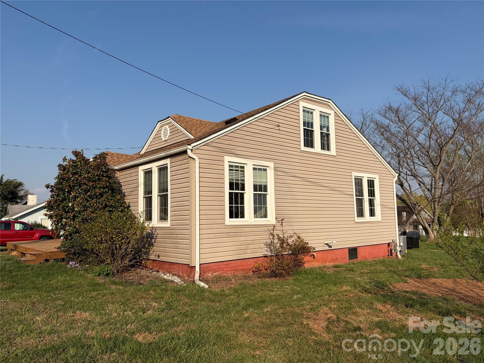 Side view - 405 Jug Wilson Street, Morganton