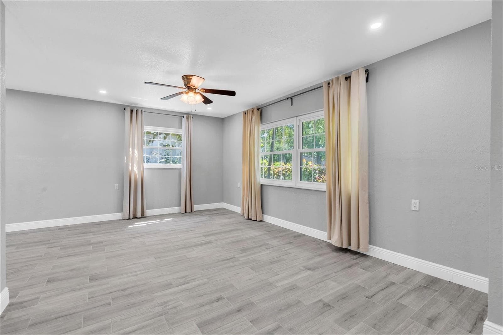 Single Family Residence at 5619 DENVER ST NE, ST PETERSBURG, photo 5 of 51