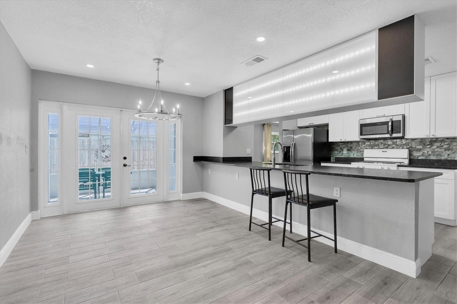 Beautiful Dining space and lovely kitchen - 5619 DENVER ST NE, ST PETERSBURG