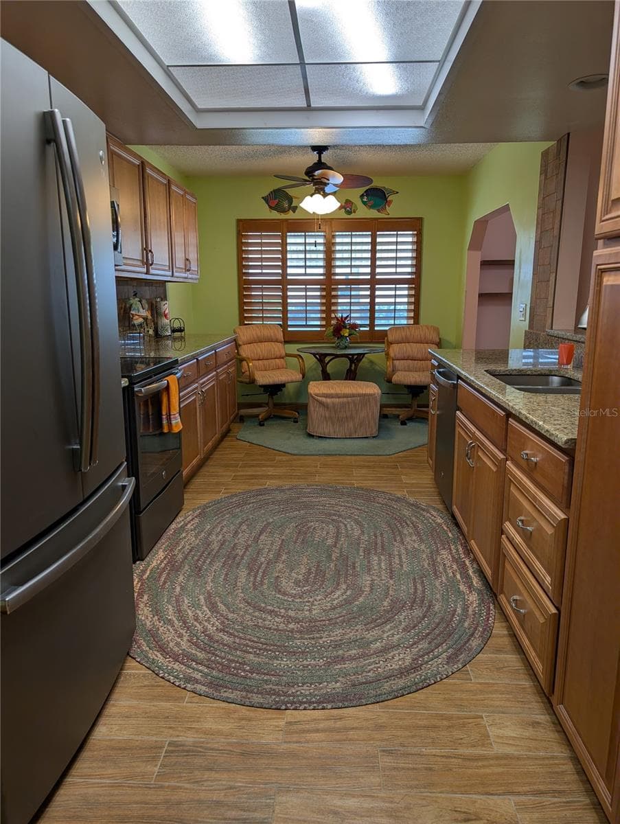 Fully remodeled kitchen in 2018.  All appliances are GE w/fingerprint resistant slate finish. Honey oak cabinetry, granite countertops and wood plank tile flooring. - 9204 36TH WAY N #6, PINELLAS PARK