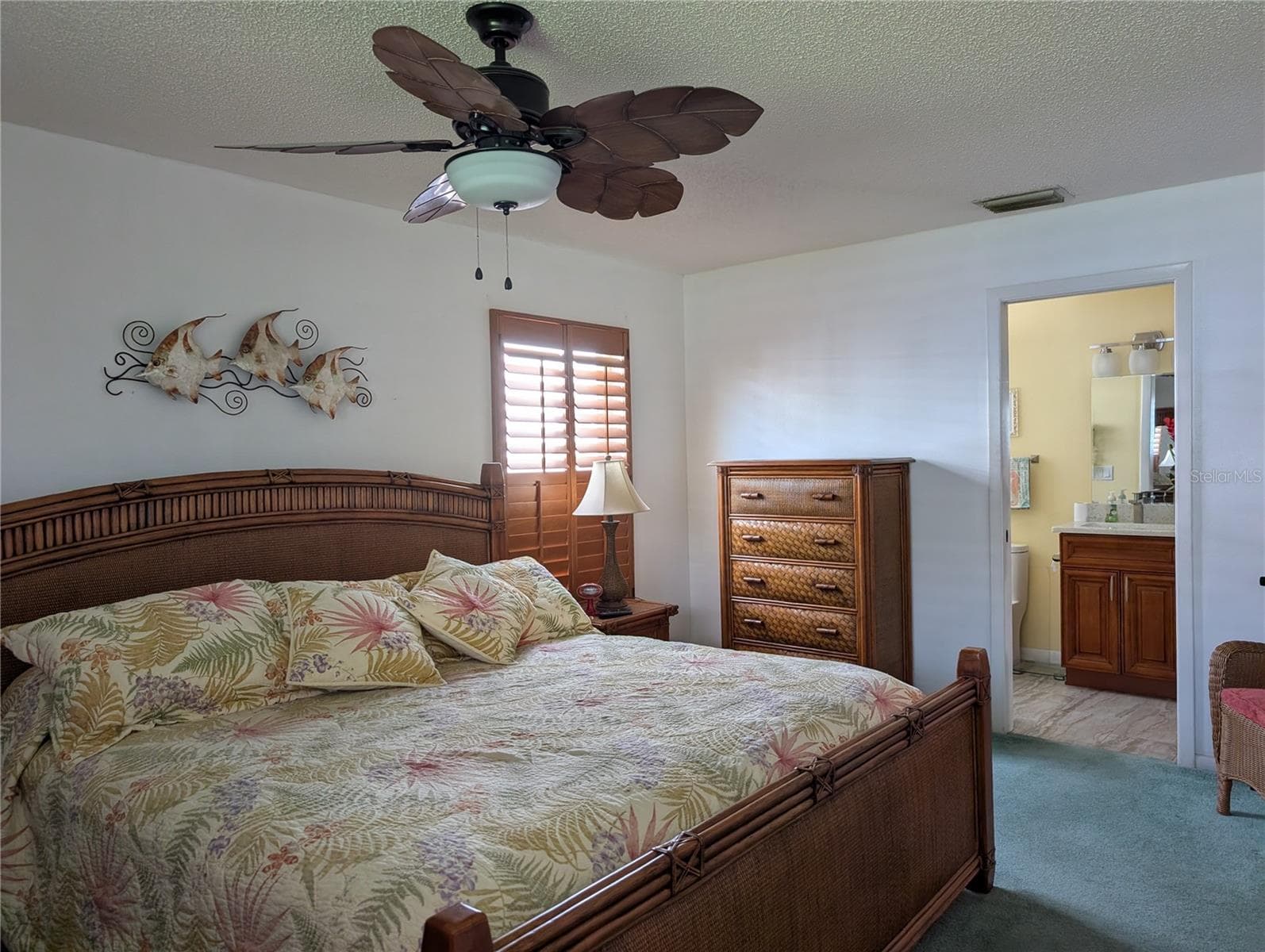 View into primary ensuite bathroom. - 9204 36TH WAY N #6, PINELLAS PARK