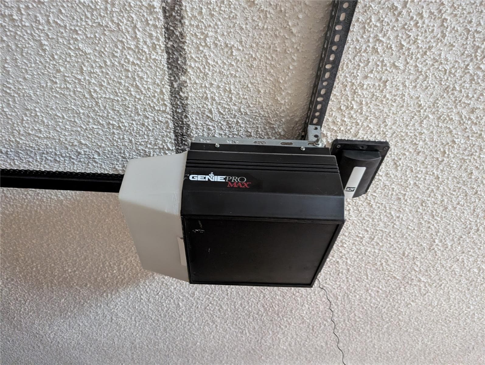 Genie garage door motor. - 9204 36TH WAY N #6, PINELLAS PARK