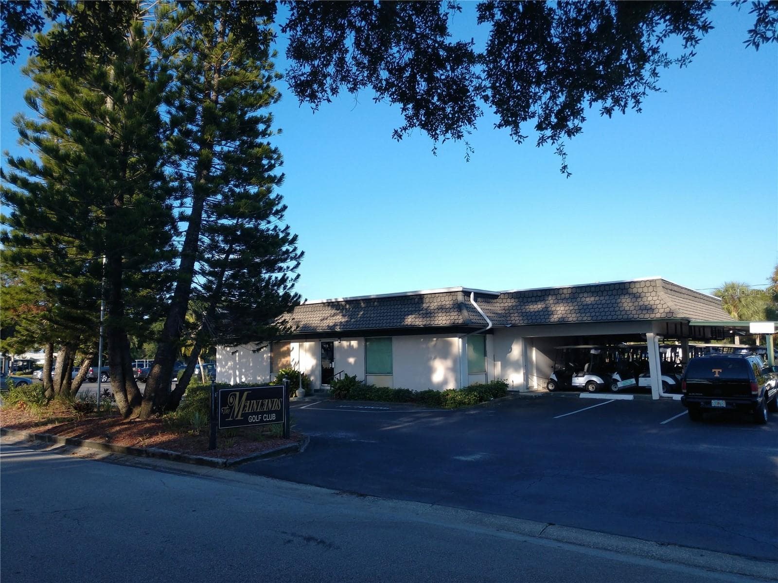 In the Heart of the Mainlands Community is the public 18 hole golf course, Mainlands Golf Club. - 9204 36TH WAY N #6, PINELLAS PARK