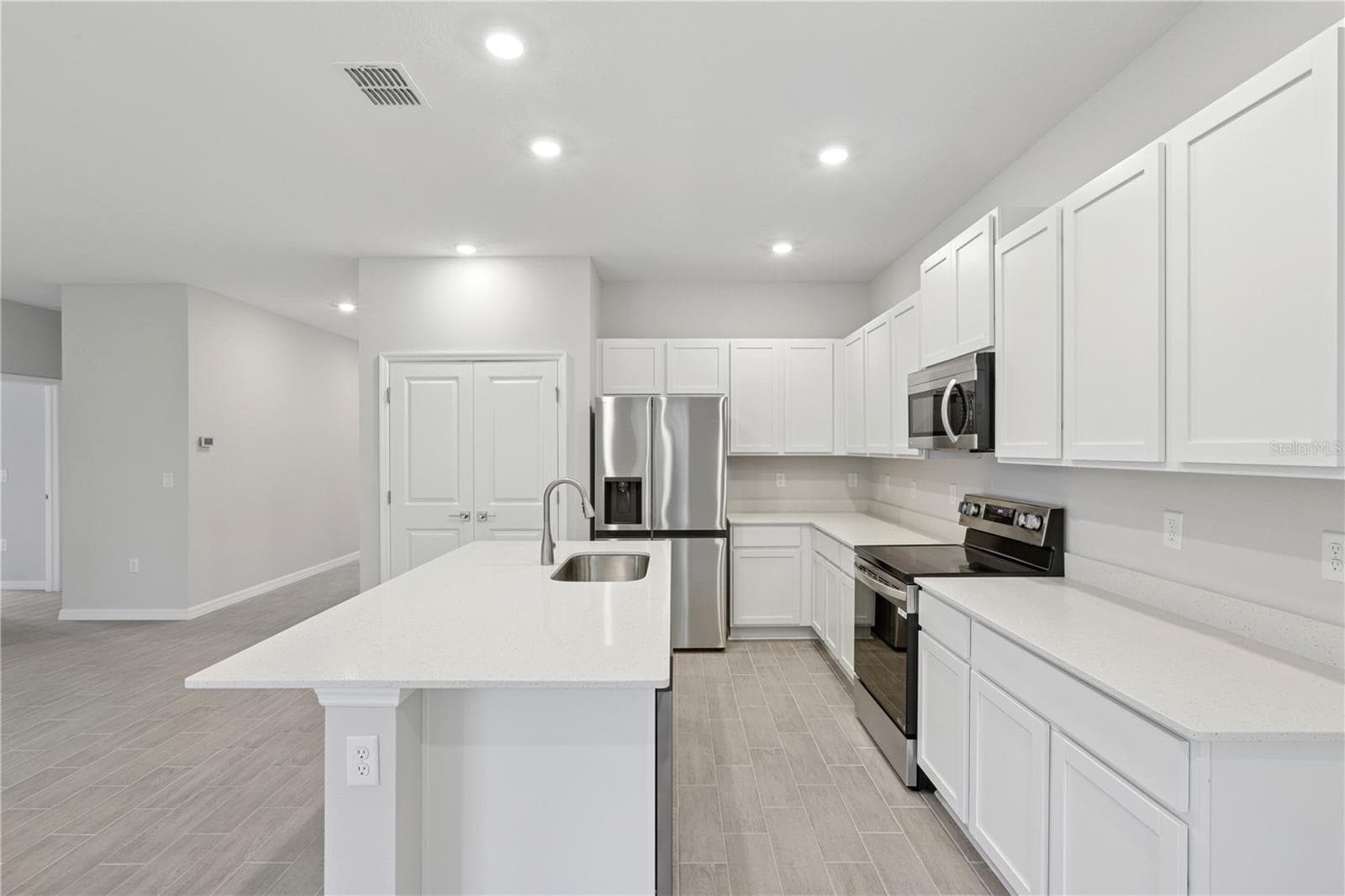 Single Family Residence at 17094 SW 20TH CT RD, OCALA, photo 3 of 12