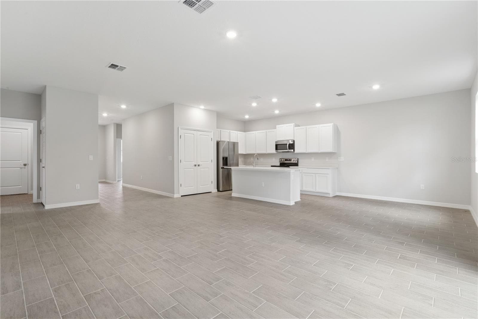 Single Family Residence at 17094 SW 20TH CT RD, OCALA, photo 5 of 12
