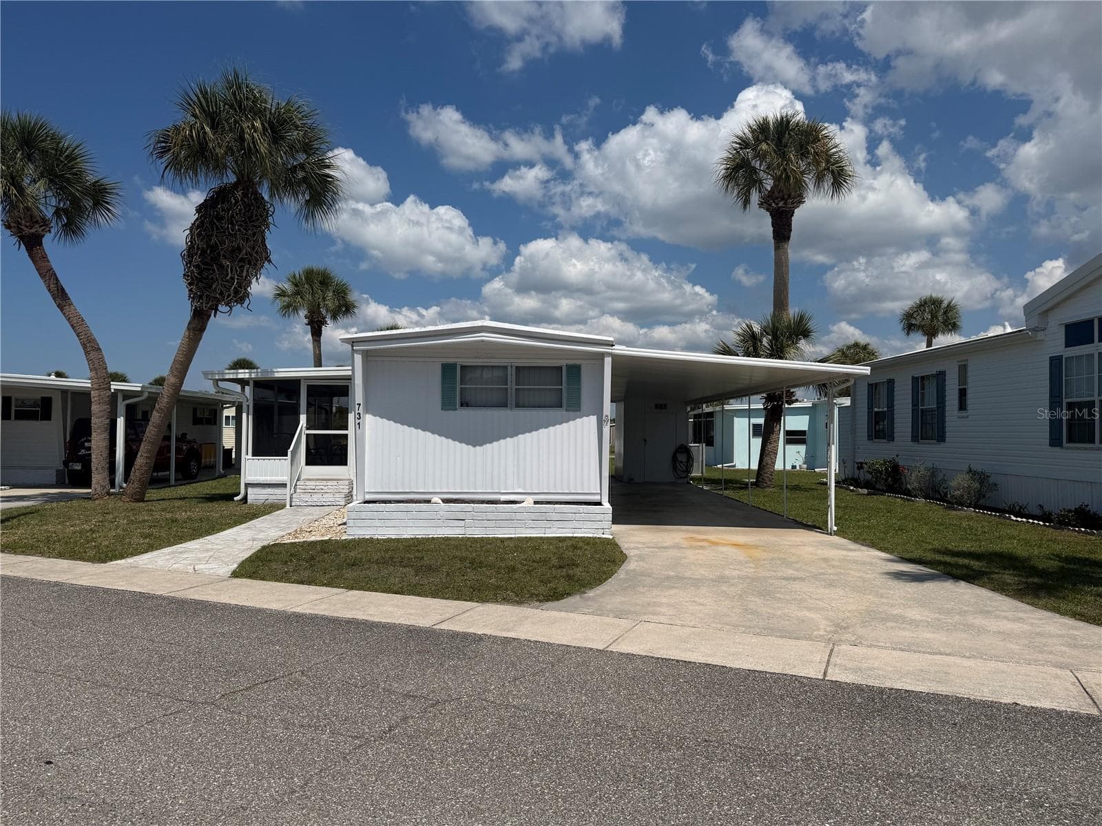 731 CAMELLIA DR