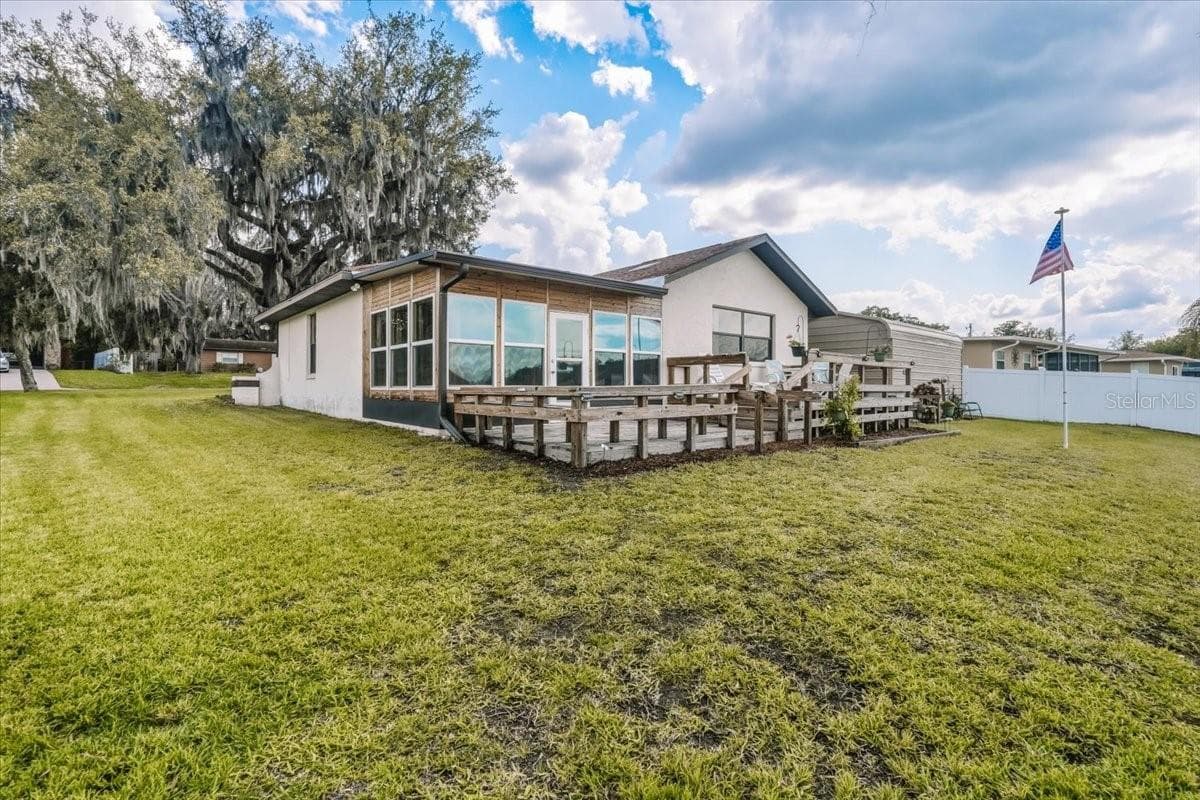 Deck overlooking Lake - 9103 E AQUA VISTA DR, INVERNESS