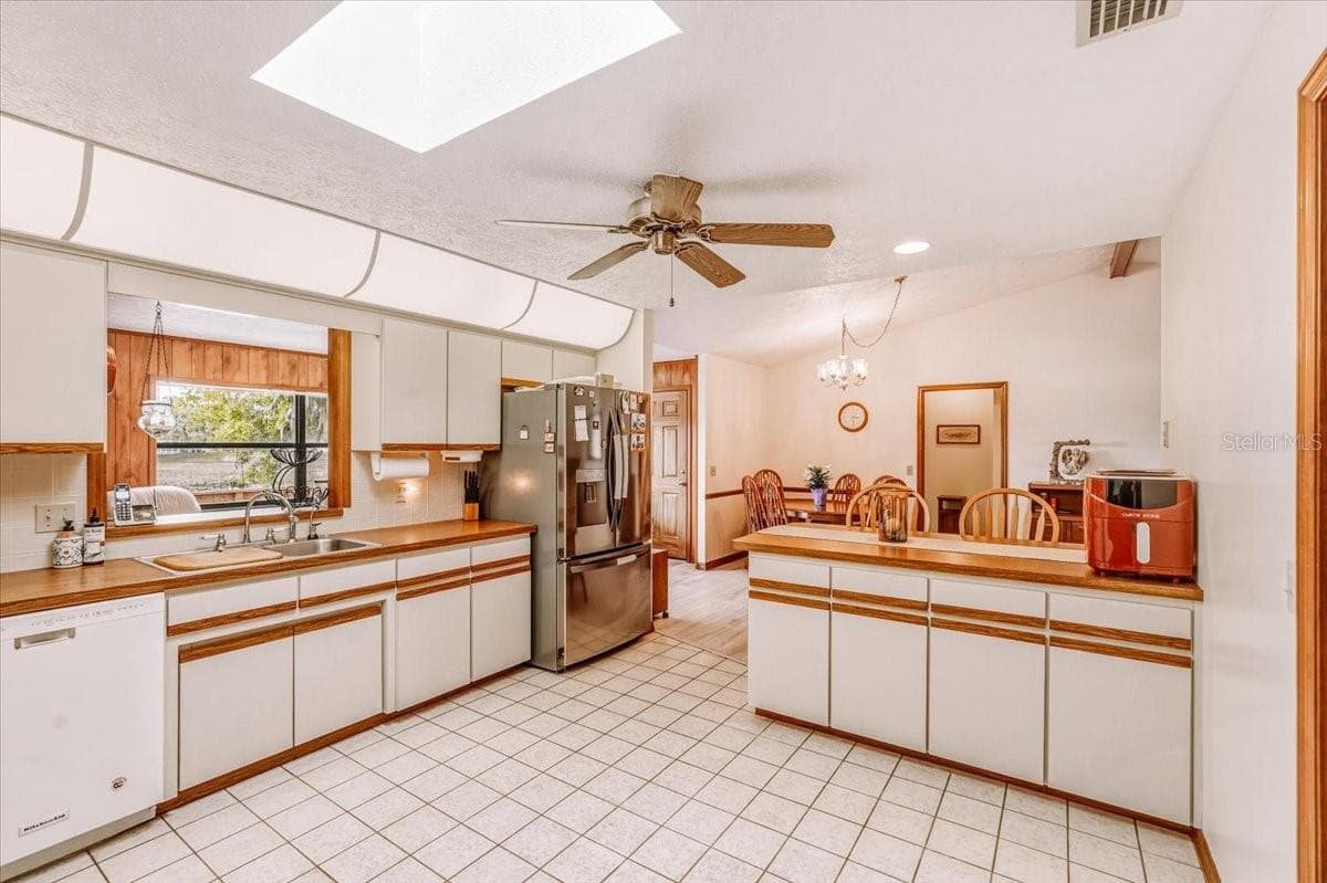 Single Family Residence at 9103 E AQUA VISTA DR, INVERNESS, photo 15 of 65