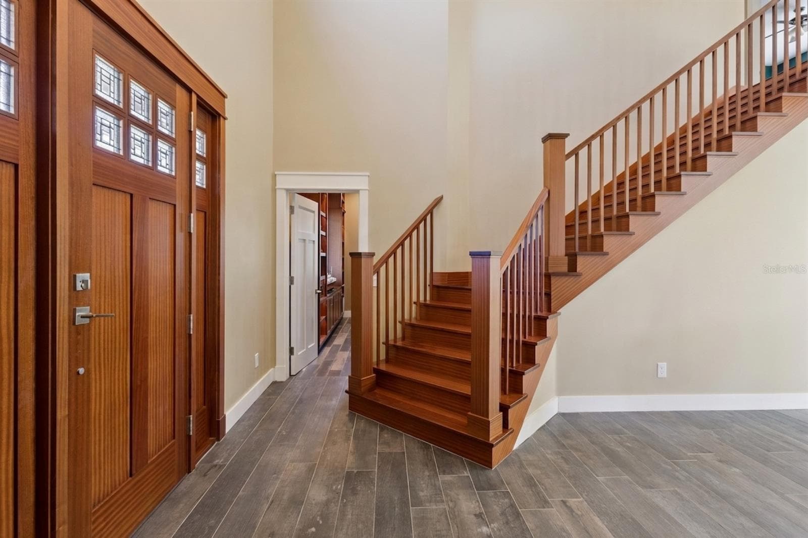 Front entry with Sapele wood staircase - 15503 TROTTING HORSE LN, TAVARES
