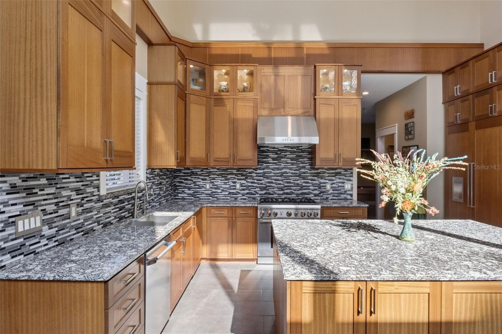 Custom Chef's Kitchen with Thermador Appliances - 15503 TROTTING HORSE LN, TAVARES