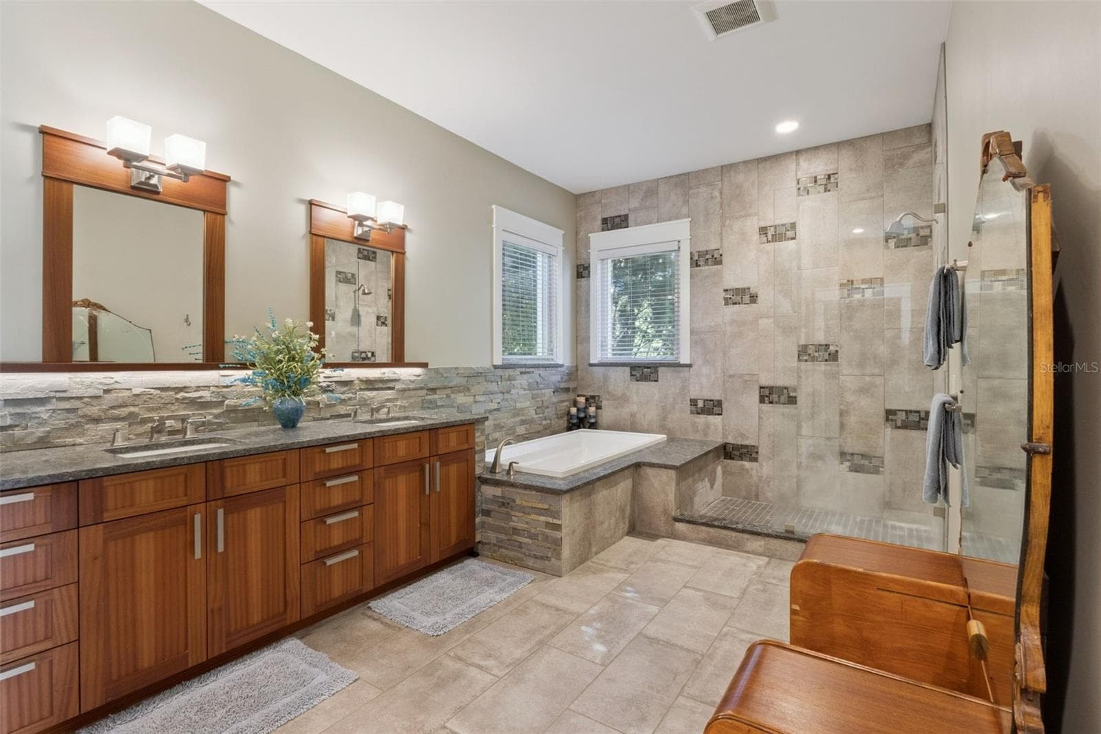 Master Bath - 15503 TROTTING HORSE LN, TAVARES