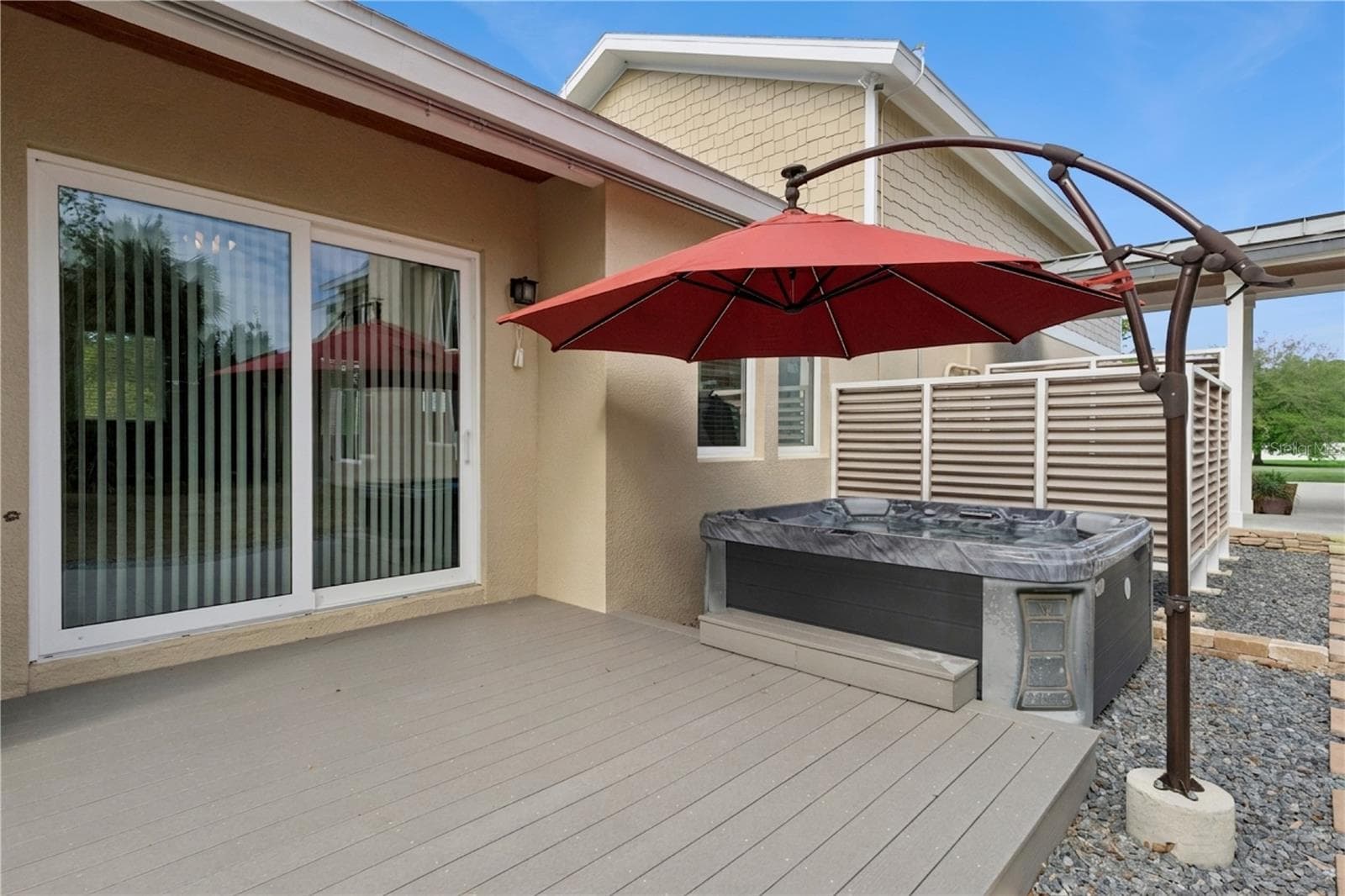 Guest House Deck - 15503 TROTTING HORSE LN, TAVARES