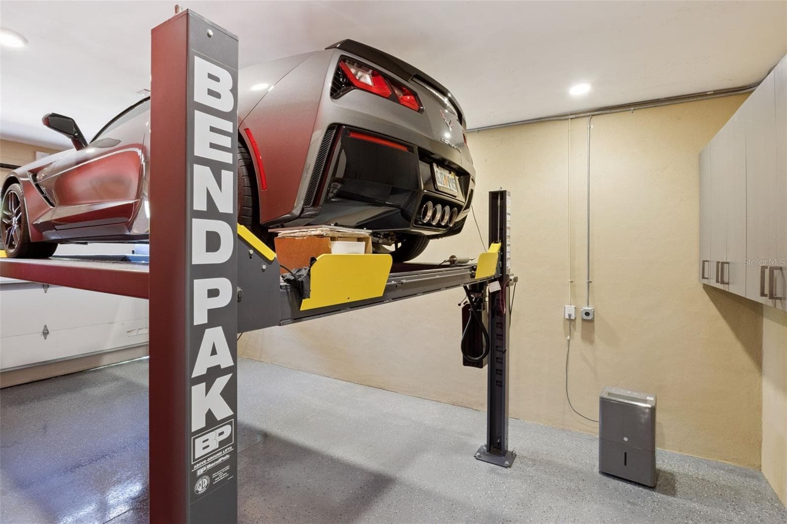 BendpakCar Lift System - 15503 TROTTING HORSE LN, TAVARES