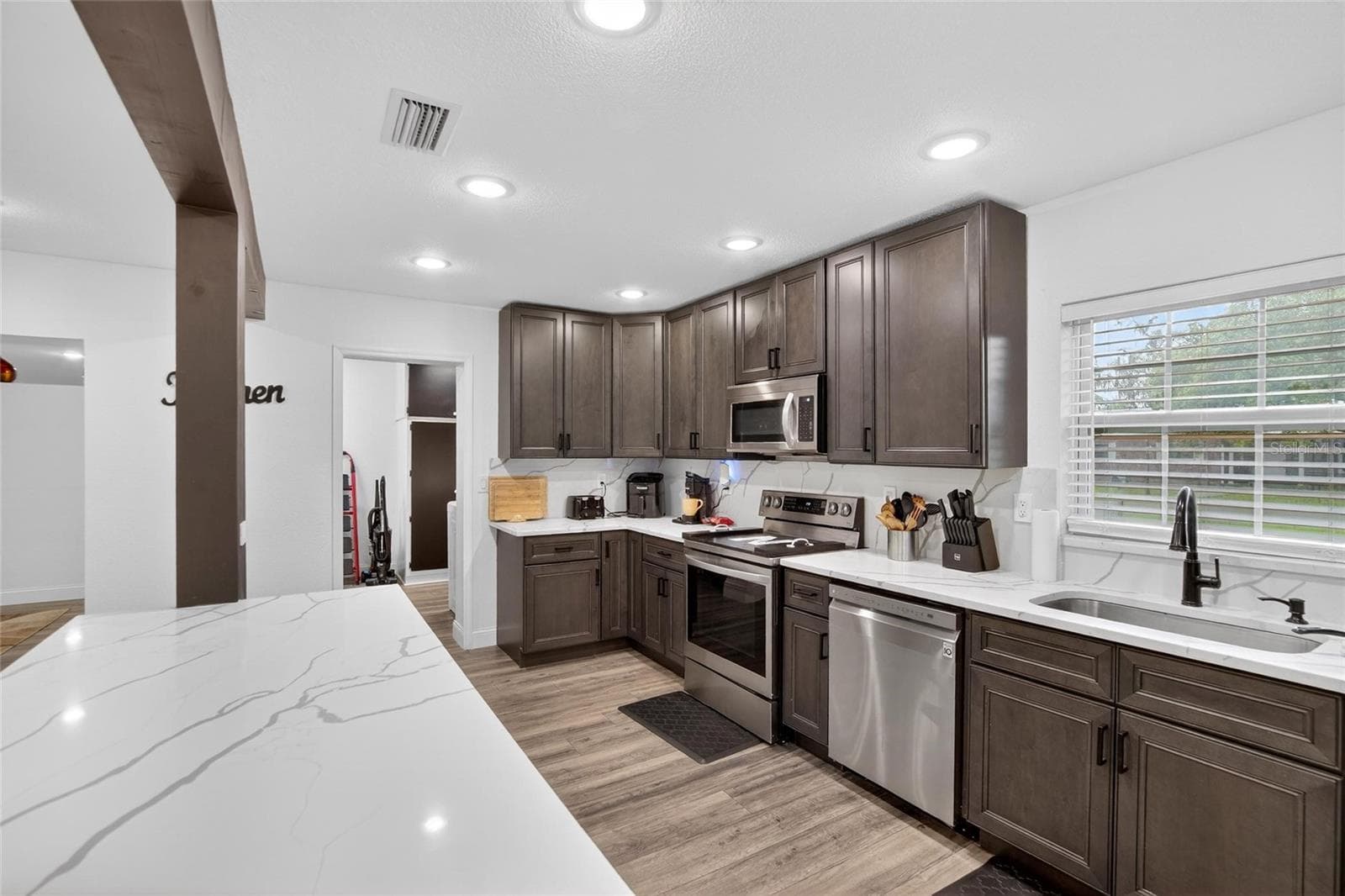 Single Family Residence at 723 W PINEDALE DR, PLANT CITY, photo 13 of 47
