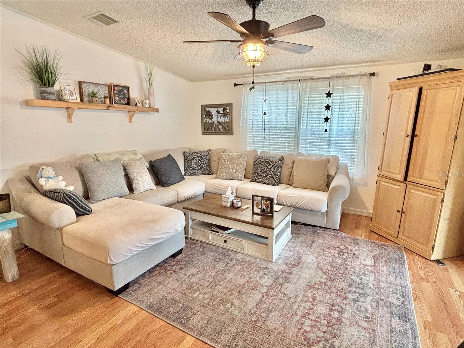 Living room - 102 AMERICANA CT NE #206, ST PETERSBURG