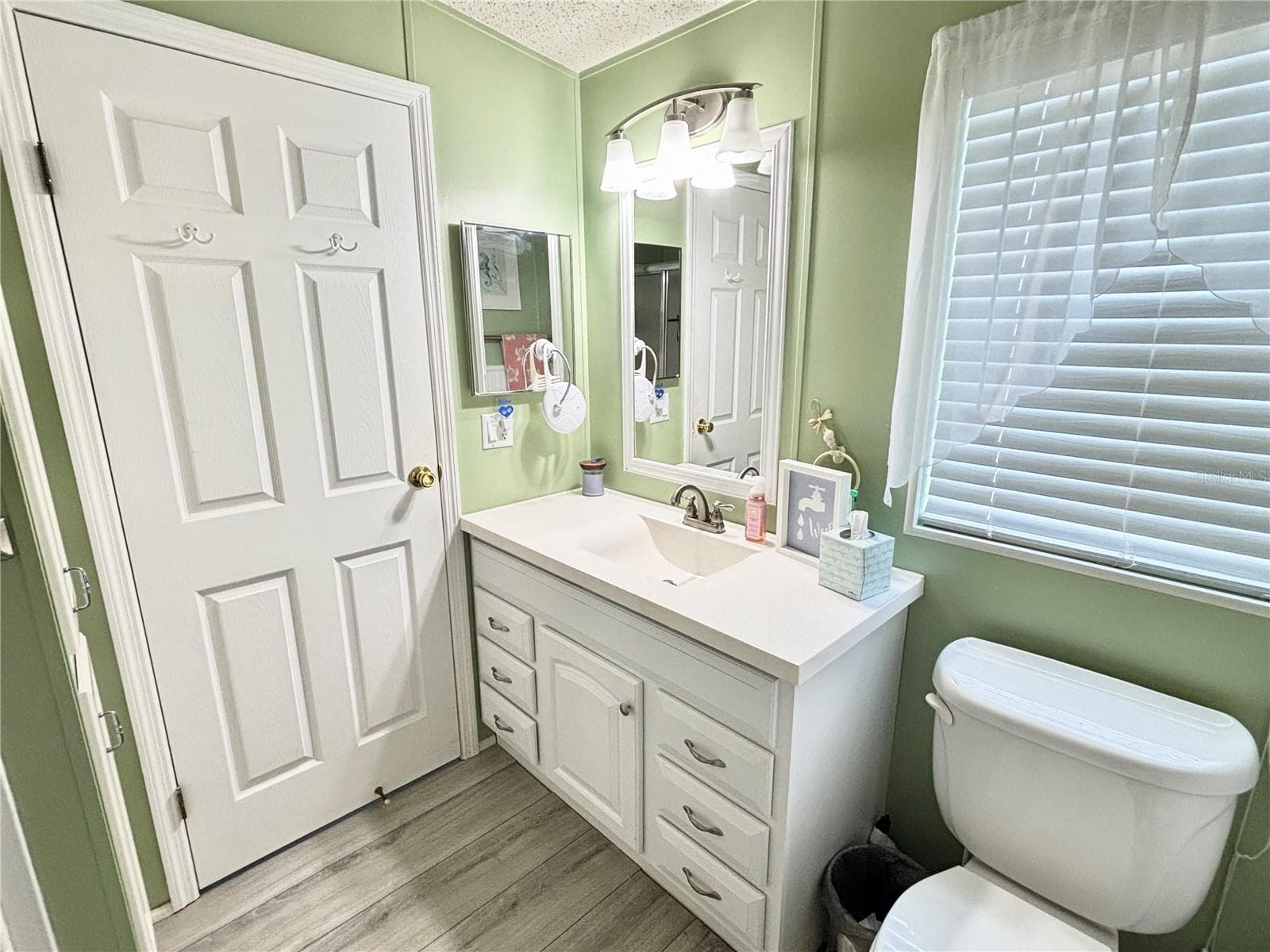 Primary ensuite bathroom - 102 AMERICANA CT NE #206, ST PETERSBURG