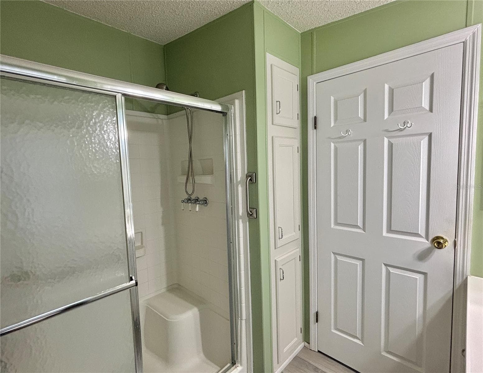 Primary ensuite bathroom - walk-in shower - 102 AMERICANA CT NE #206, ST PETERSBURG