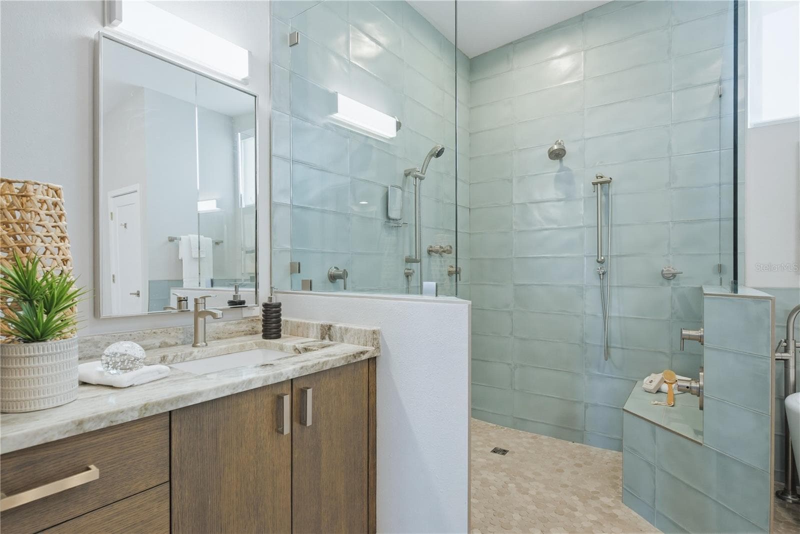 Primary Suite Shower with Dual Controls - 915 BAYSHORE DR, TARPON SPRINGS