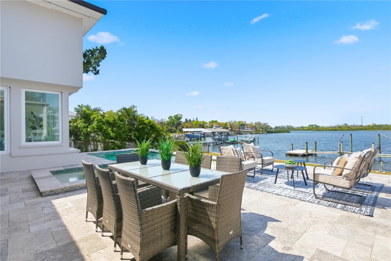 Patio Dining Overlooking the Pool - 915 BAYSHORE DR, TARPON SPRINGS