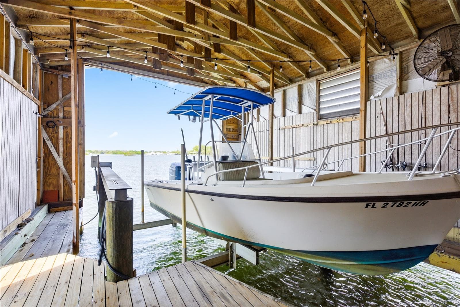 Boathouse with Lift - 915 BAYSHORE DR, TARPON SPRINGS