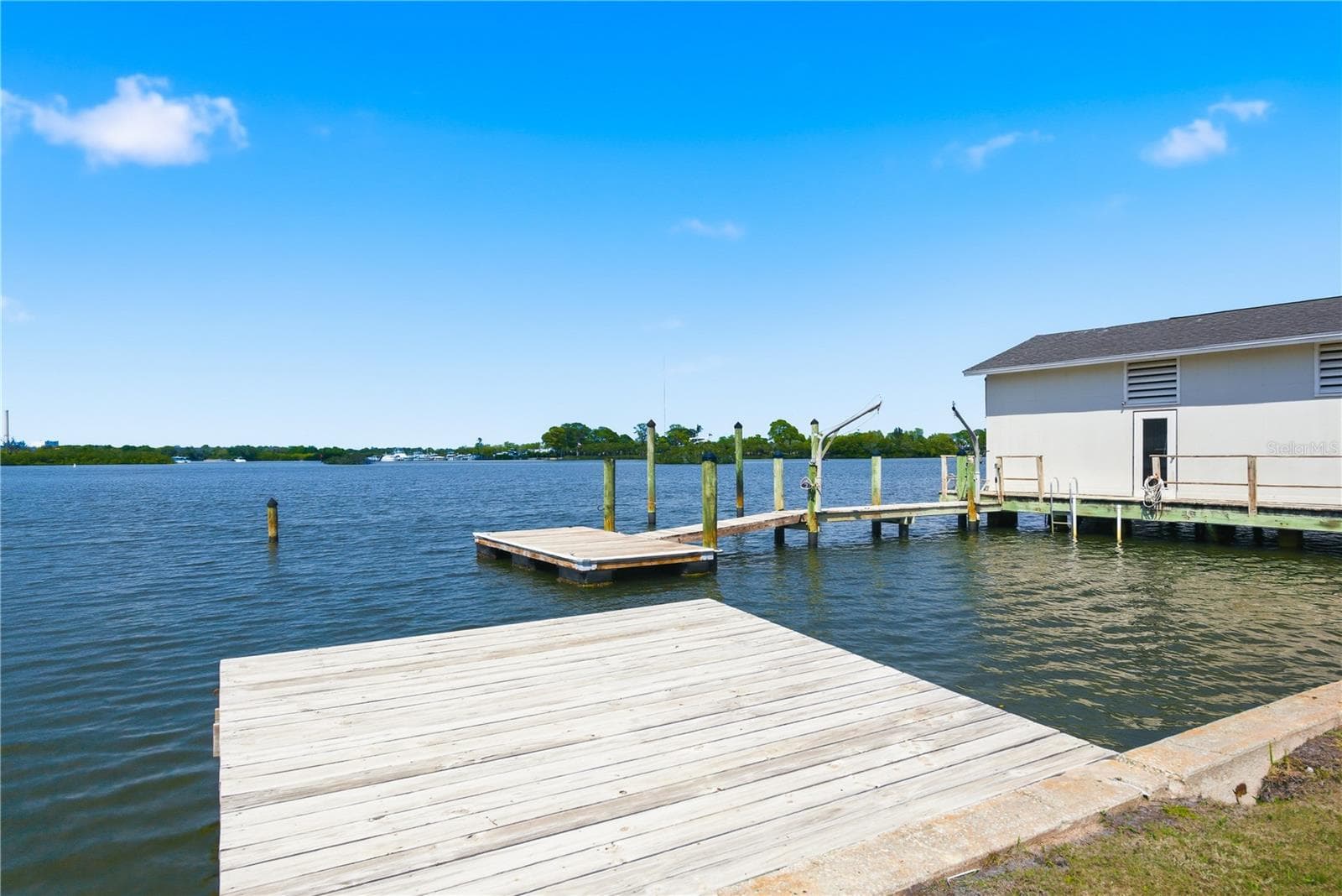 Floating Dock and Boathouse - 915 BAYSHORE DR, TARPON SPRINGS