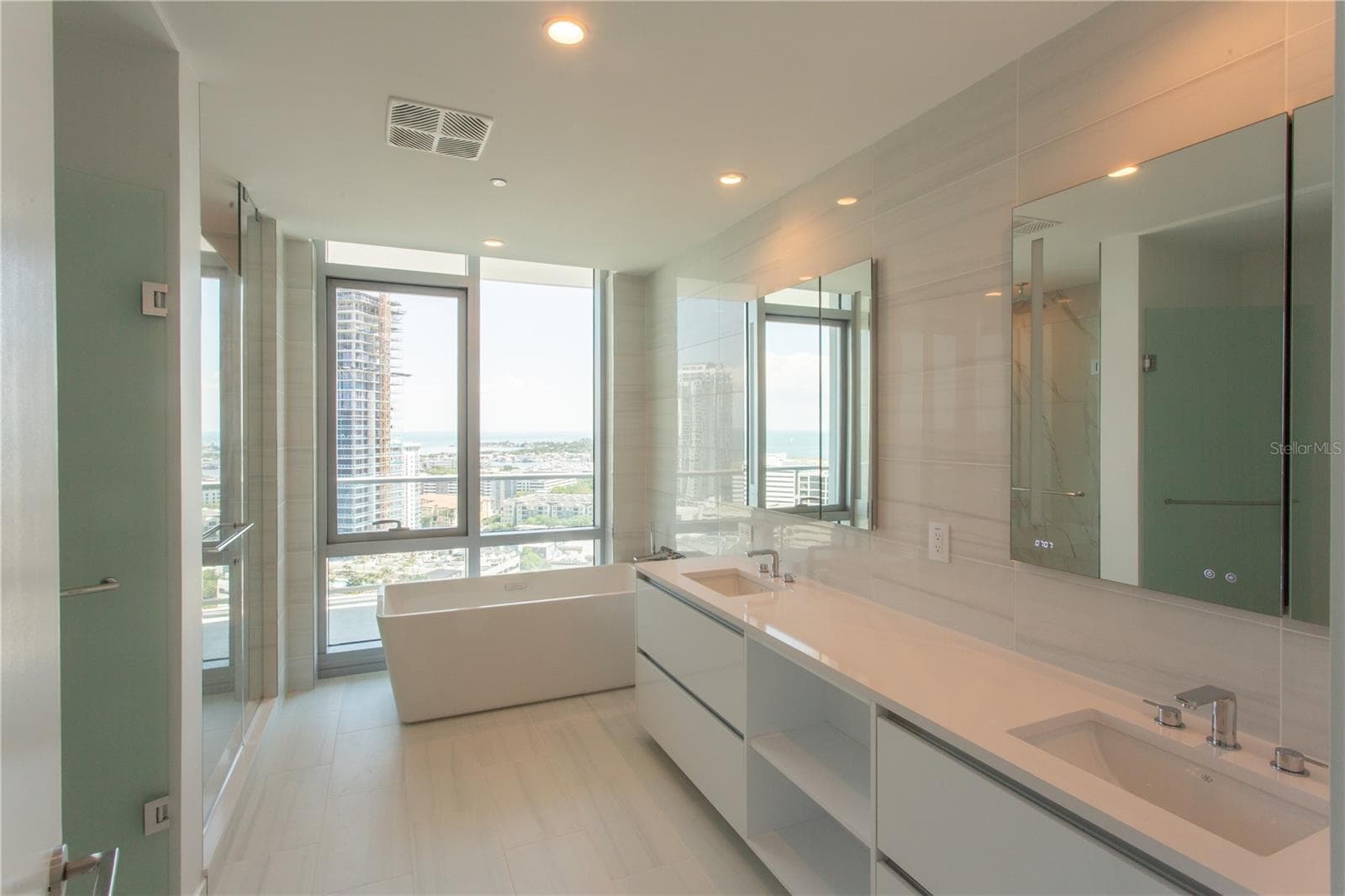 Condominium at 400 CENTRAL AVE #2001, ST PETERSBURG, photo 20 of 46