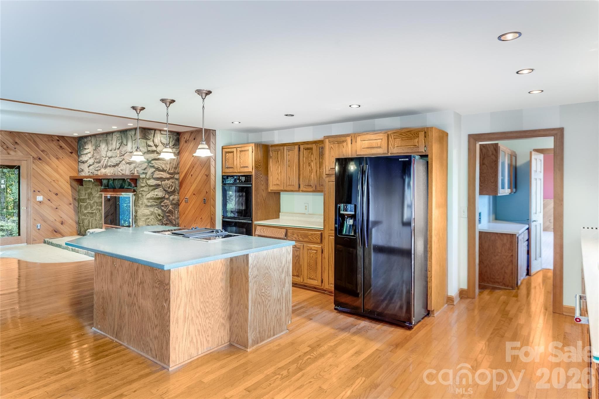 Spacious chef's kitchen - Clyde