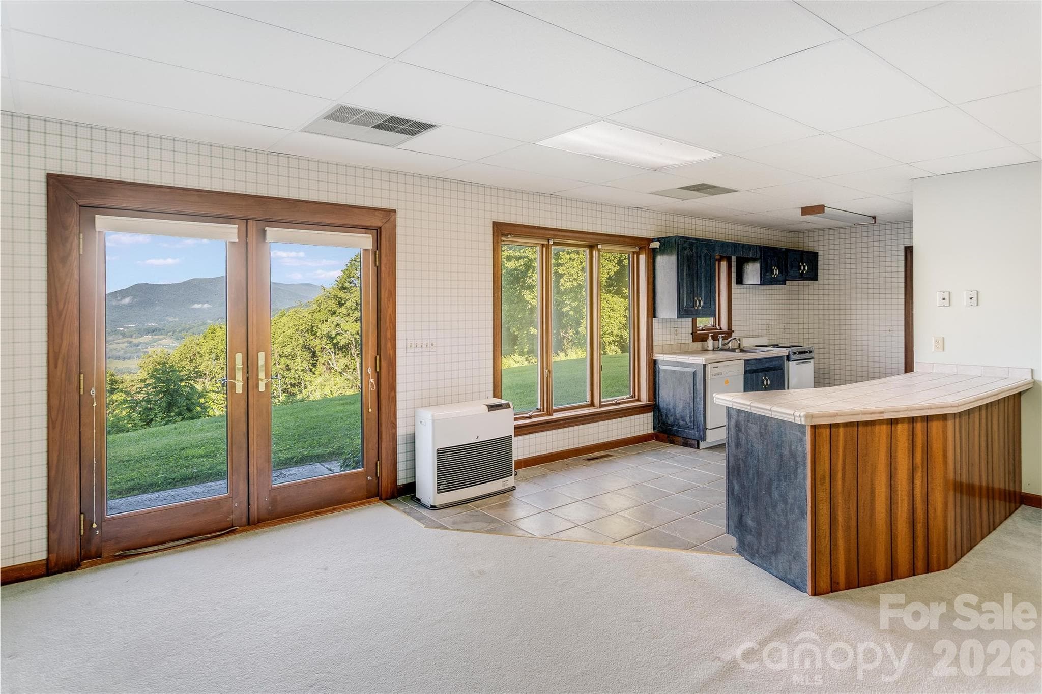 2nd kitchen on lower level - Clyde
