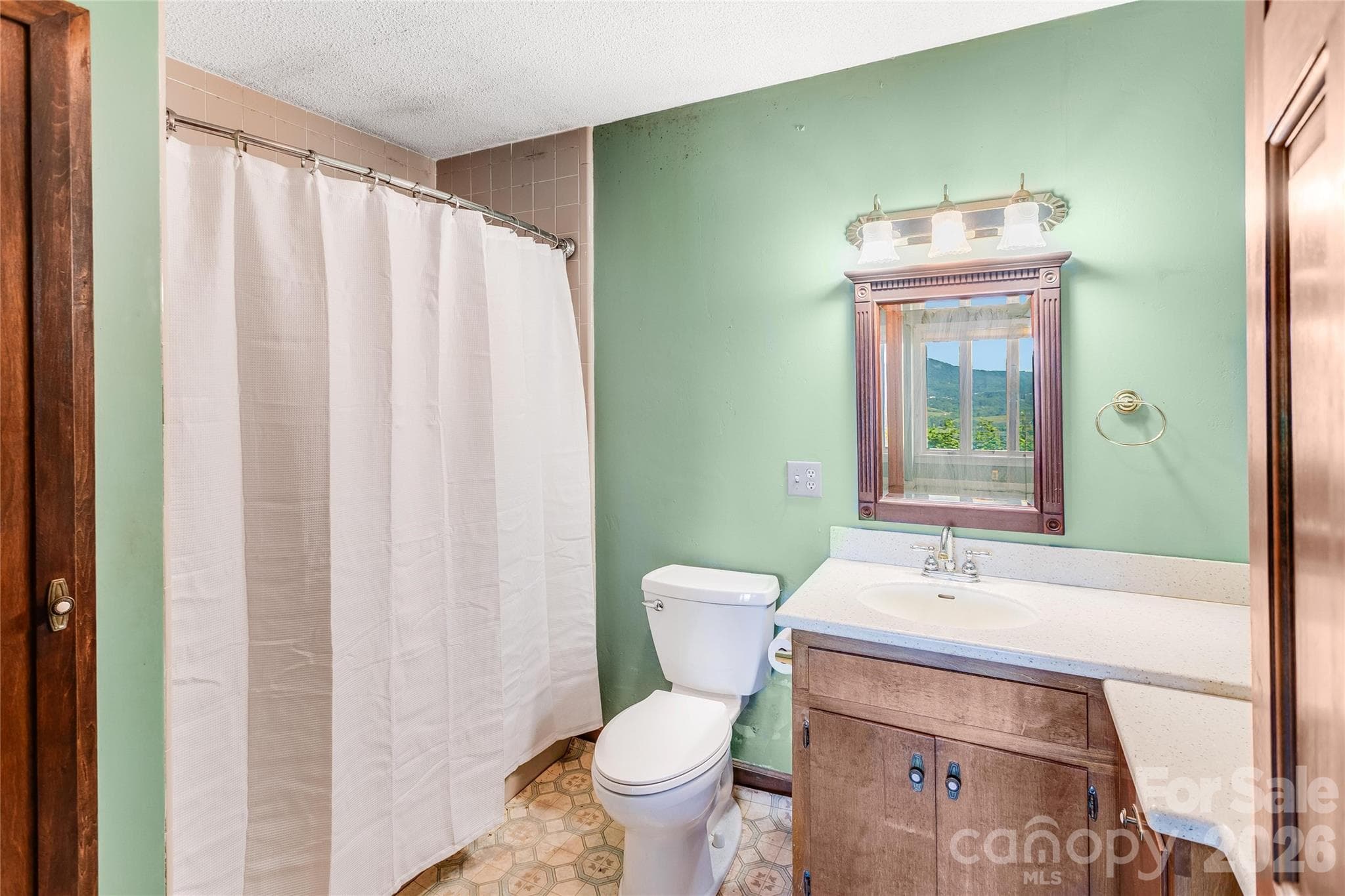 Lower level full bath - Clyde