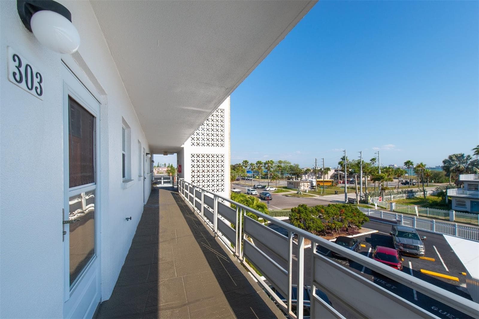 WALKING DISTANCE TO DOWNTOWN GULFPORT - 3128 59TH ST S #303, GULFPORT