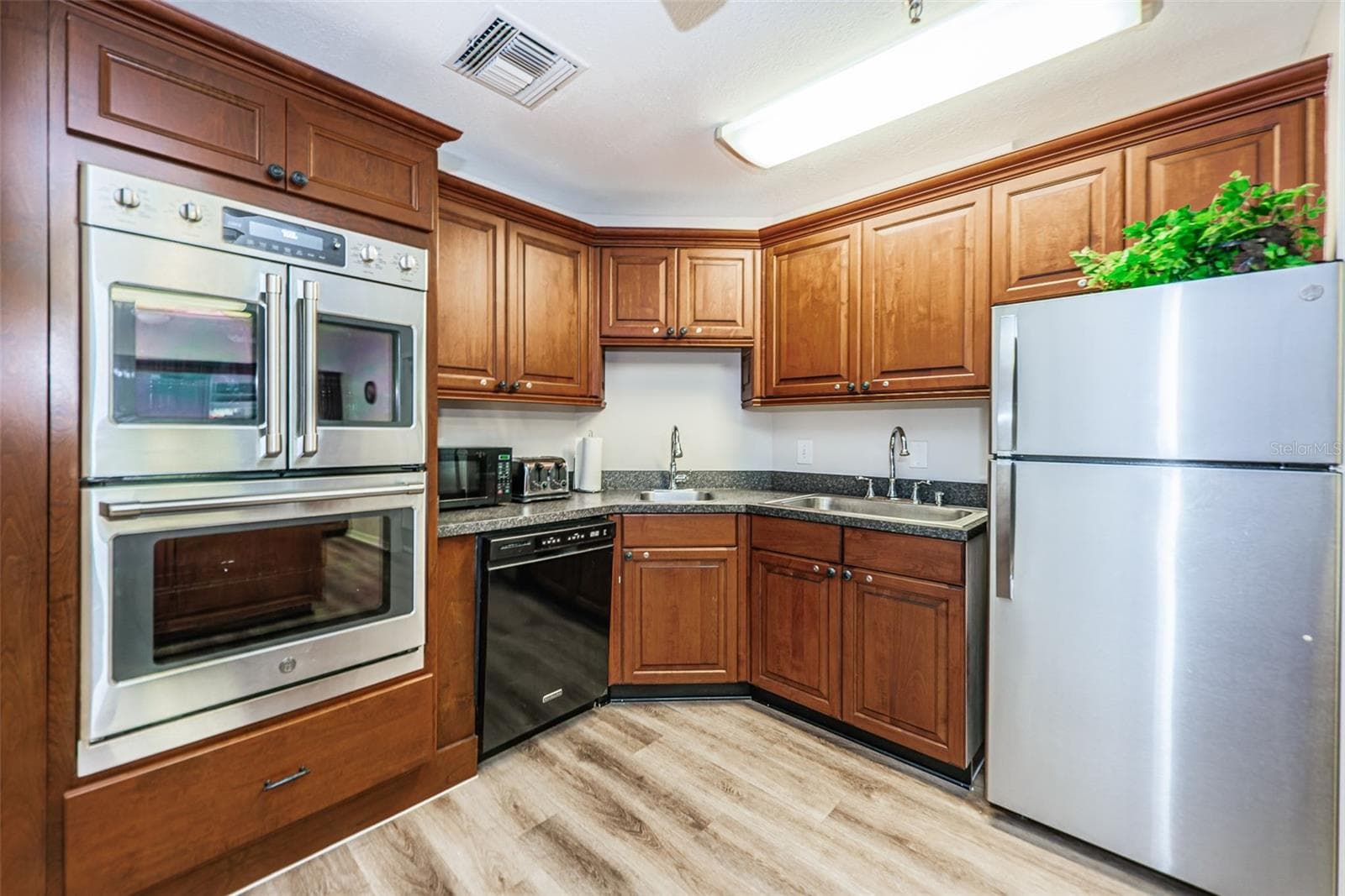 Clubhouse Kitchen - 7979 SAILBOAT KEY BLVD S #205, SOUTH PASADENA