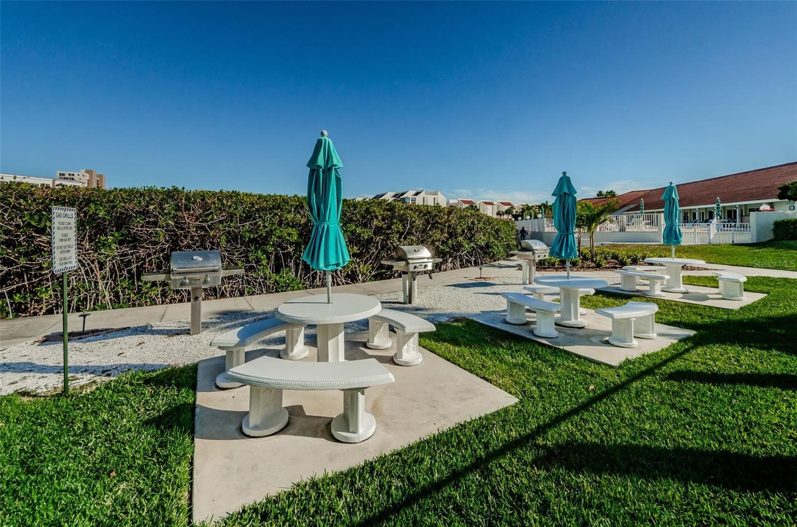 Picnic and Grilling Area - 7979 SAILBOAT KEY BLVD S #205, SOUTH PASADENA
