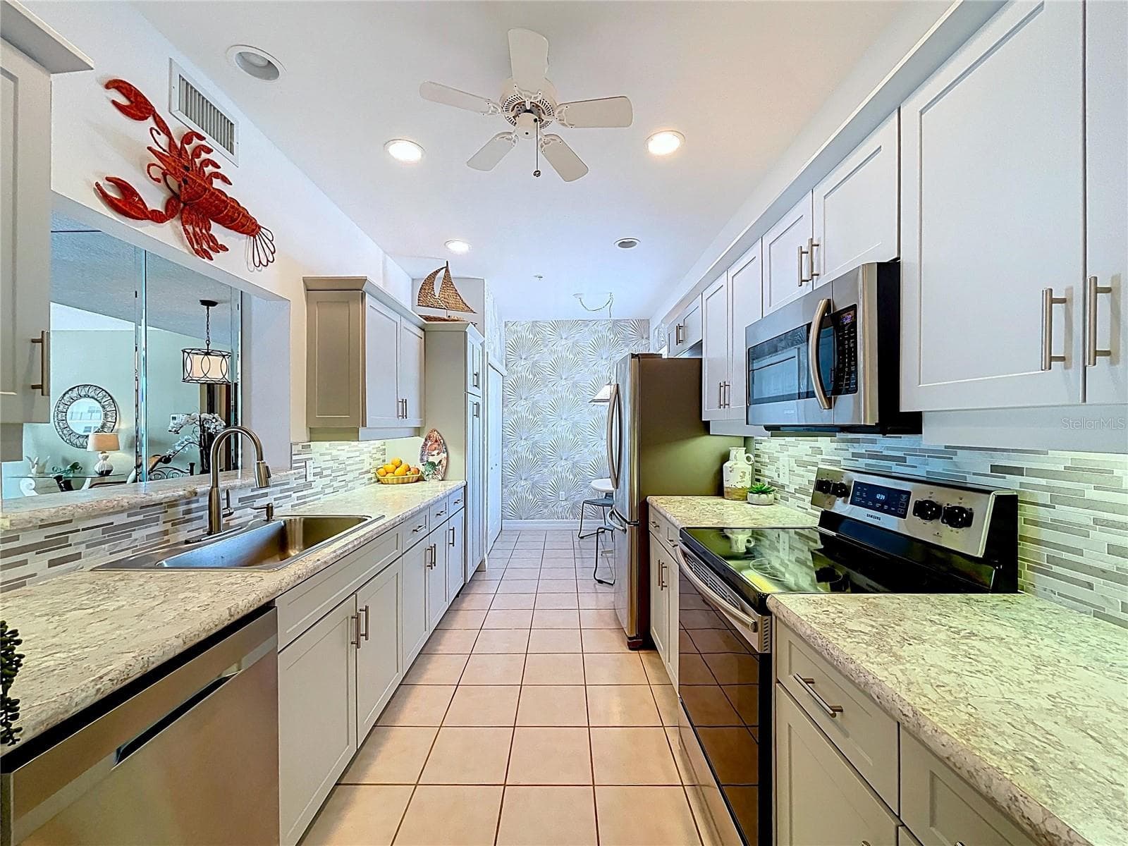 Condominium at 7 ISLAND PARK PL #204, DUNEDIN, photo 12 of 85