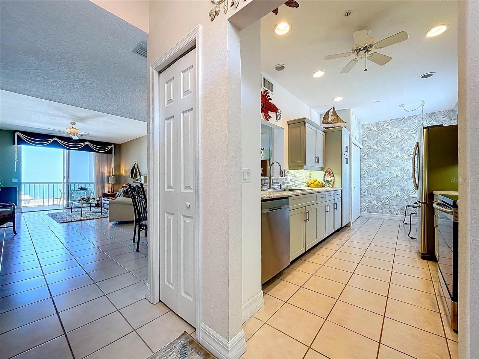 Condominium at 7 ISLAND PARK PL #204, DUNEDIN, photo 15 of 85