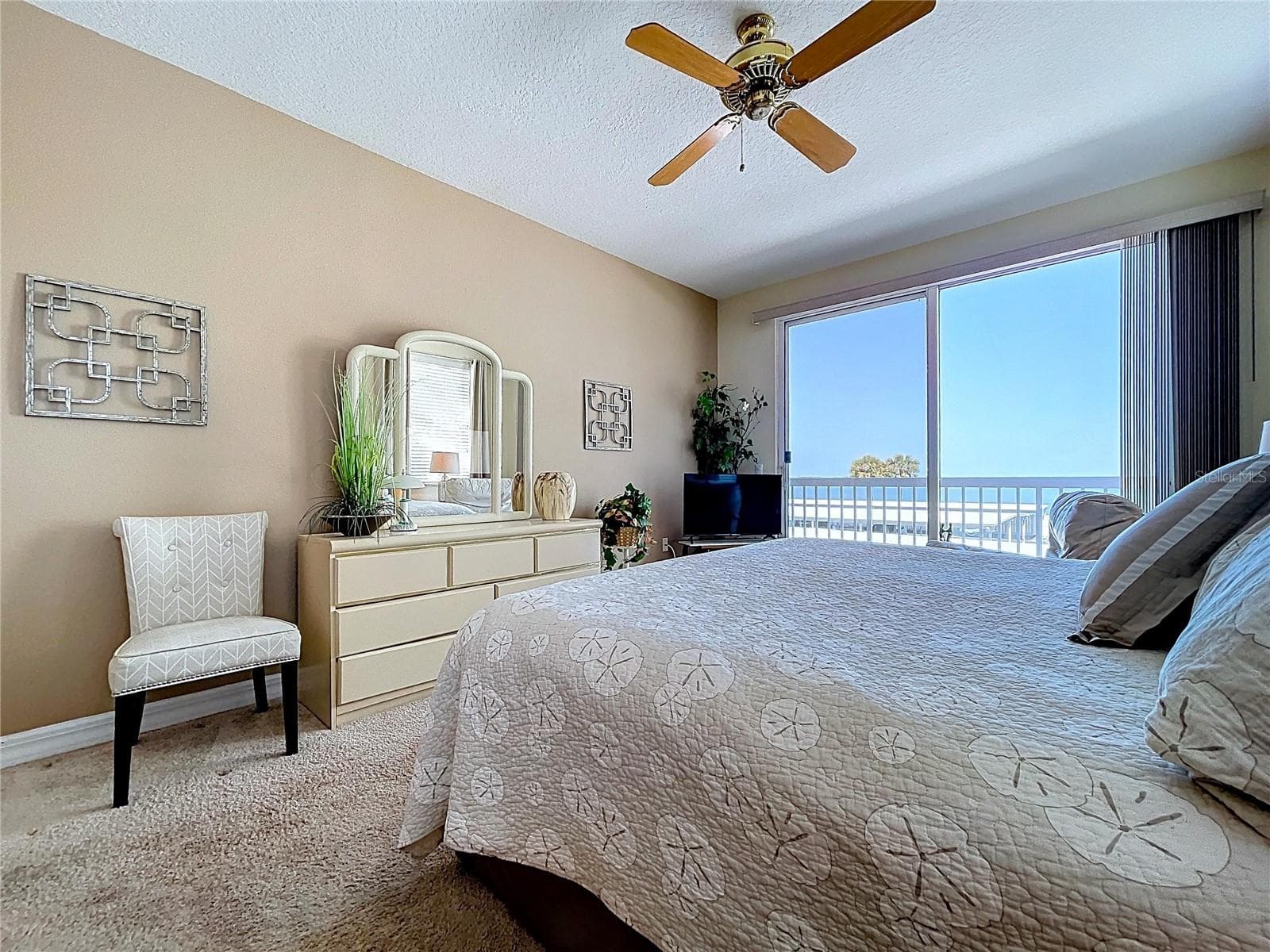Condominium at 7 ISLAND PARK PL #204, DUNEDIN, photo 17 of 85
