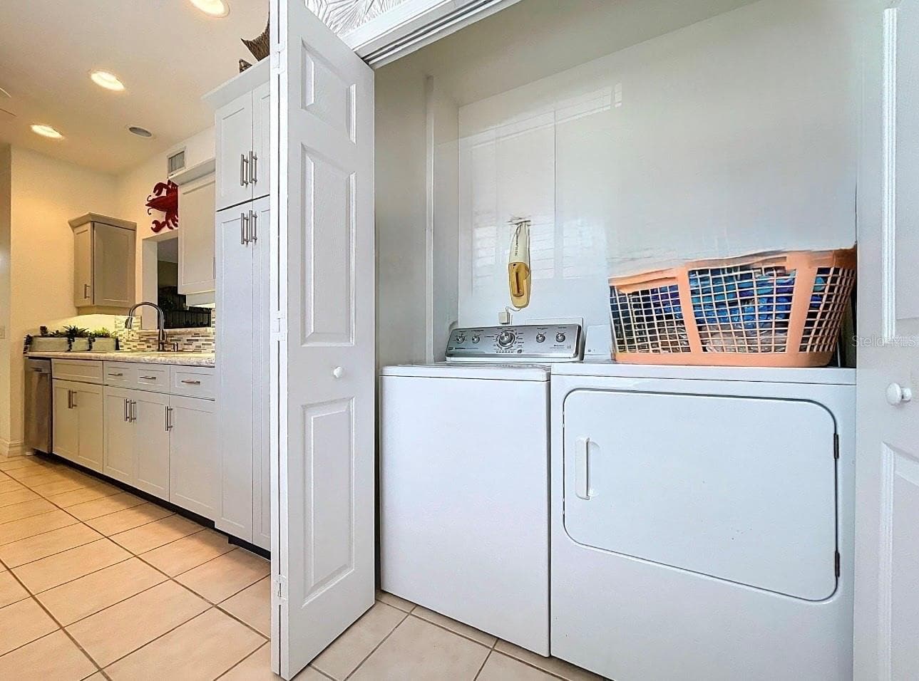 Condominium at 7 ISLAND PARK PL #204, DUNEDIN, photo 30 of 85