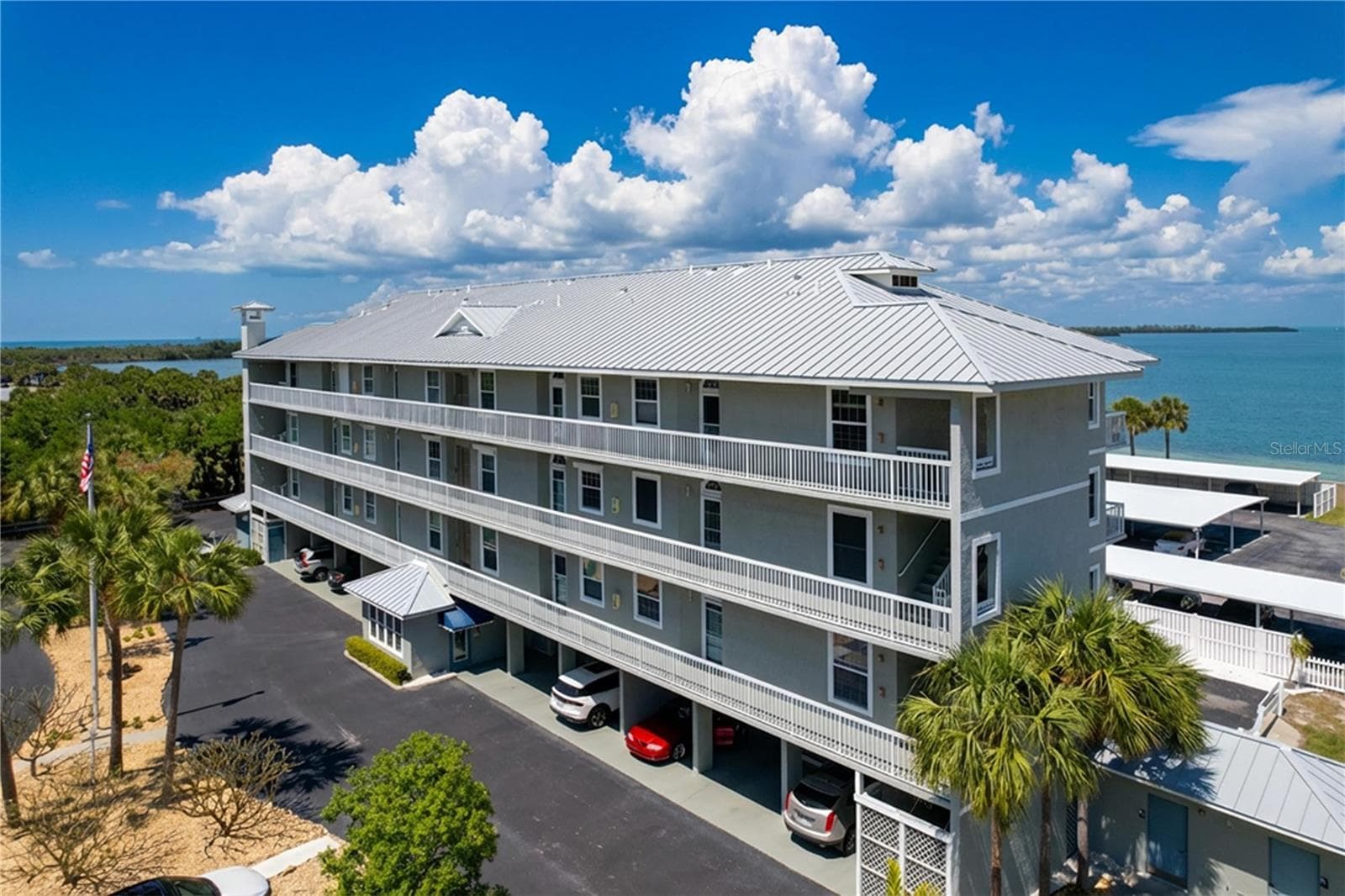 Condominium at 7 ISLAND PARK PL #204, DUNEDIN, photo 38 of 85