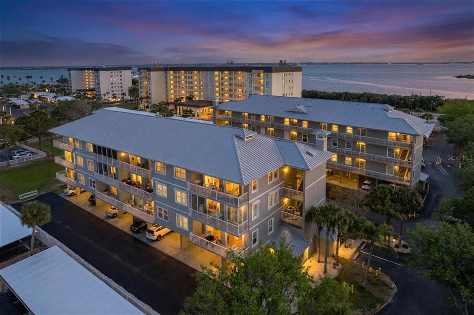Condominium at 7 ISLAND PARK PL #204, DUNEDIN, photo 43 of 85