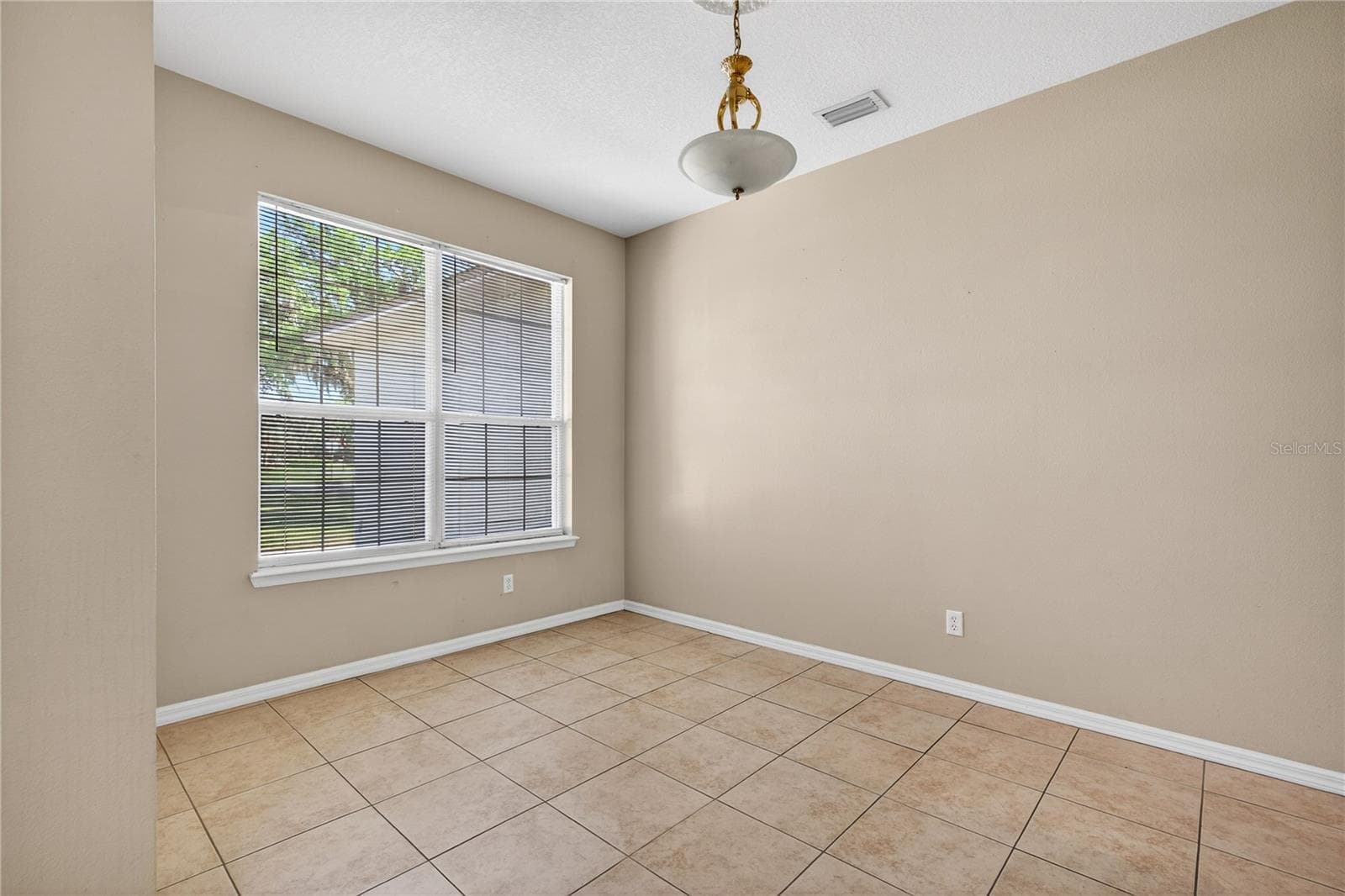Dining Room with stunning lake views, perfect for enjoying meals and entertaining. - 28931 BEAUCLAIRE DR, TAVARES