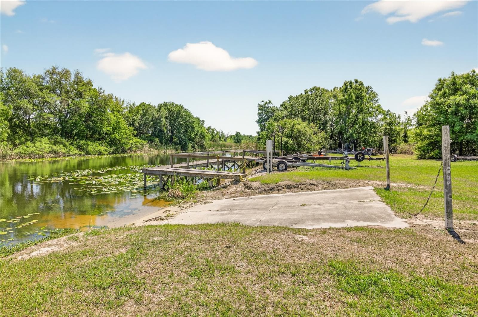 PRIVATE COMMUNITY BOAT RAMP, FISHING PIER AND STORAGE LOT FOR BOATS AND RVS. THE LOT HAS A SHORT CANAL TO ACCESS LAKE BEAUCLAIRE - 28931 BEAUCLAIRE DR, TAVARES