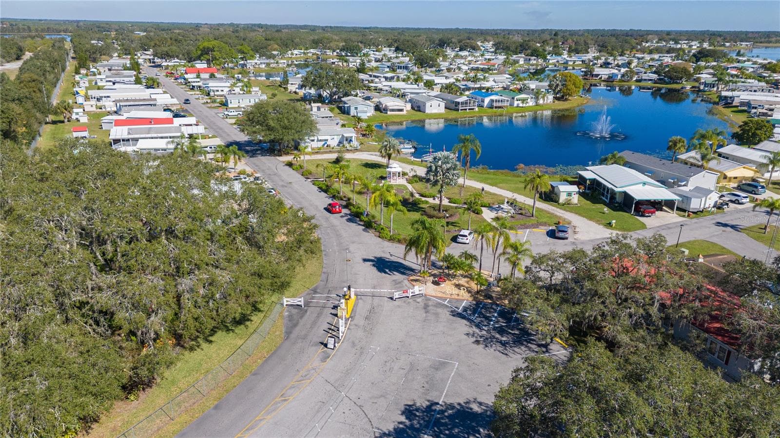 Manufactured Home at 6 RED QUILL CIR, LAKE WALES, photo 47 of 49