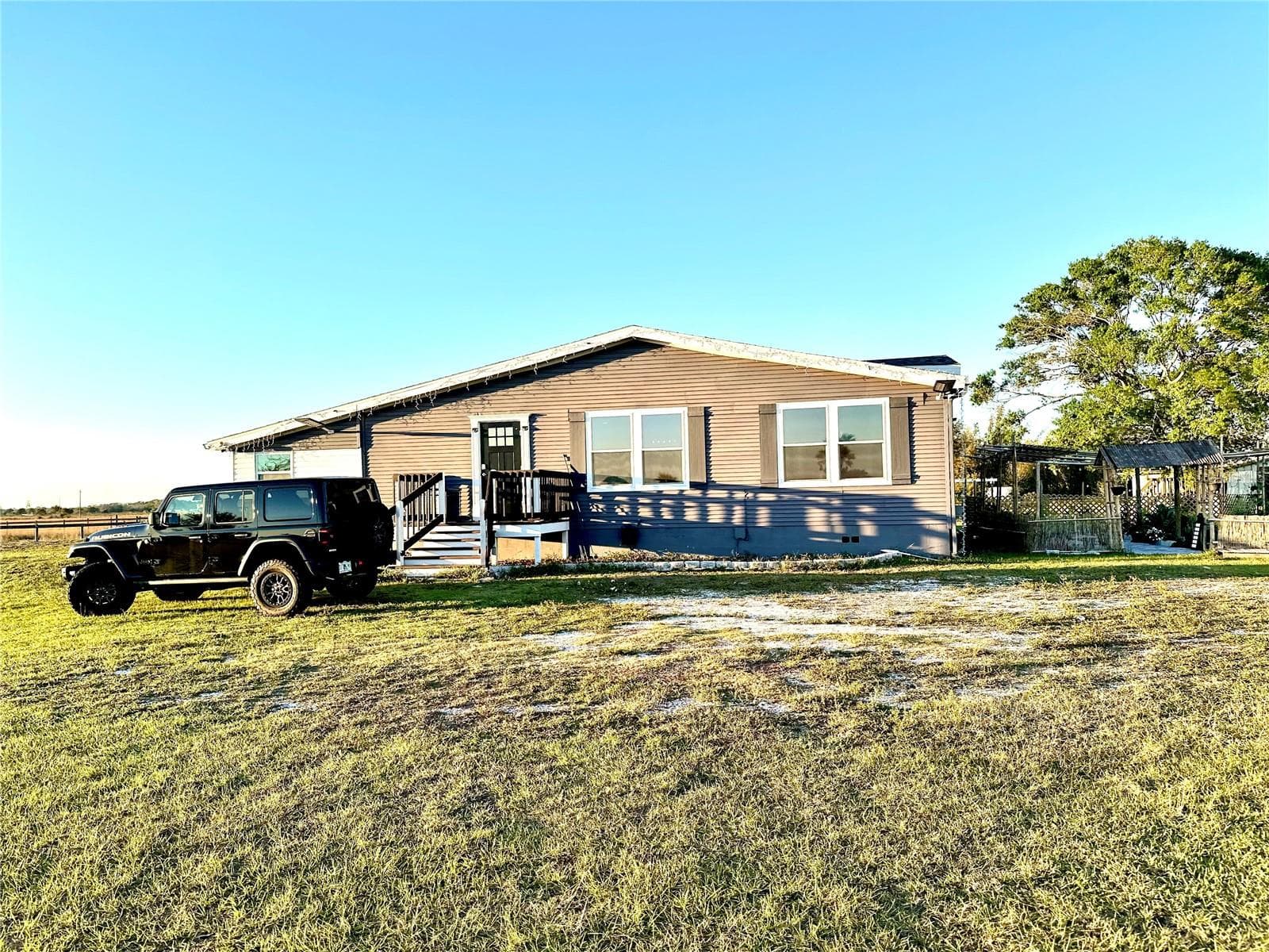 Front - 35495 SINGLETARY RD, MYAKKA CITY