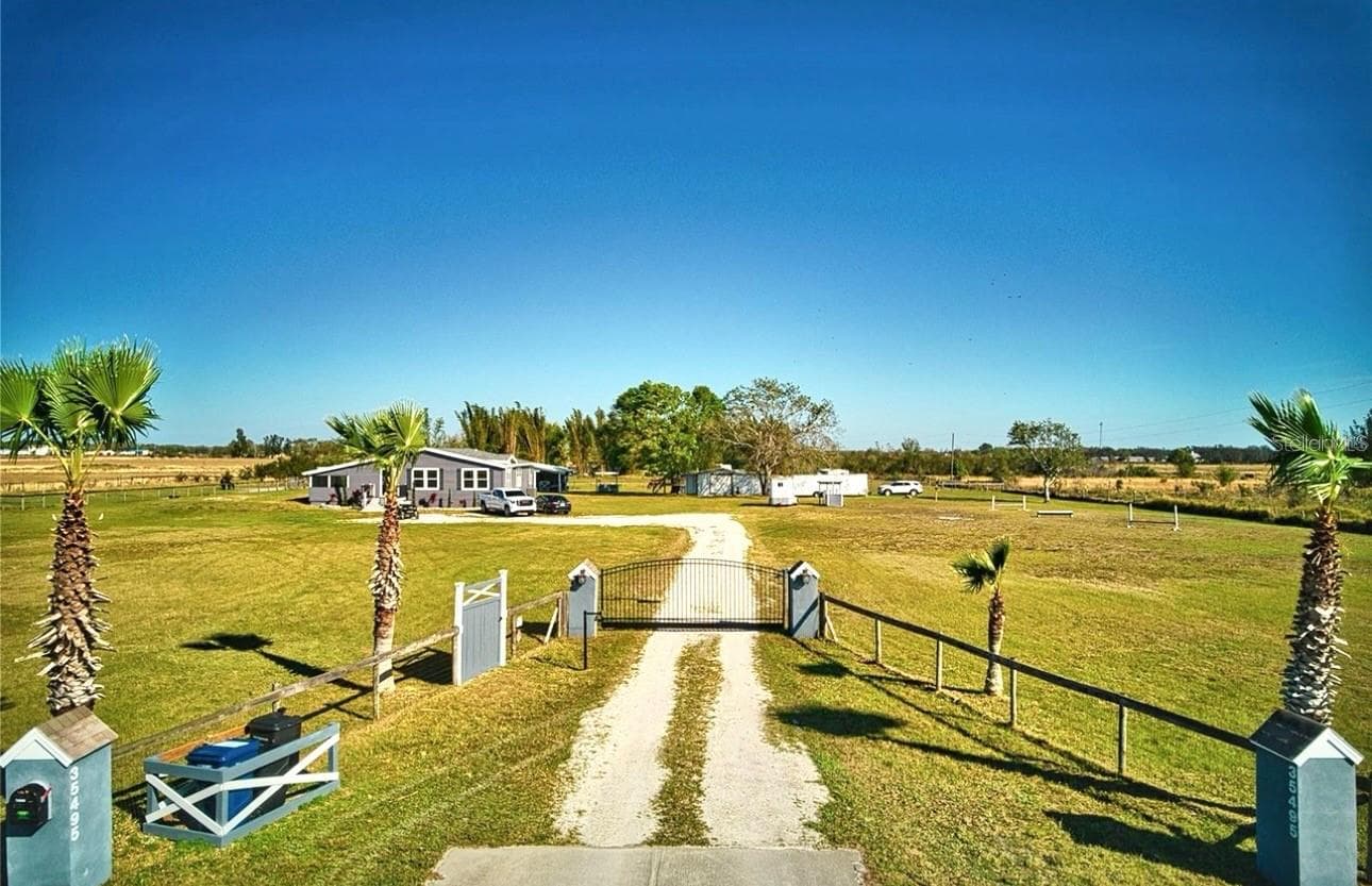 Front Drive - 35495 SINGLETARY RD, MYAKKA CITY