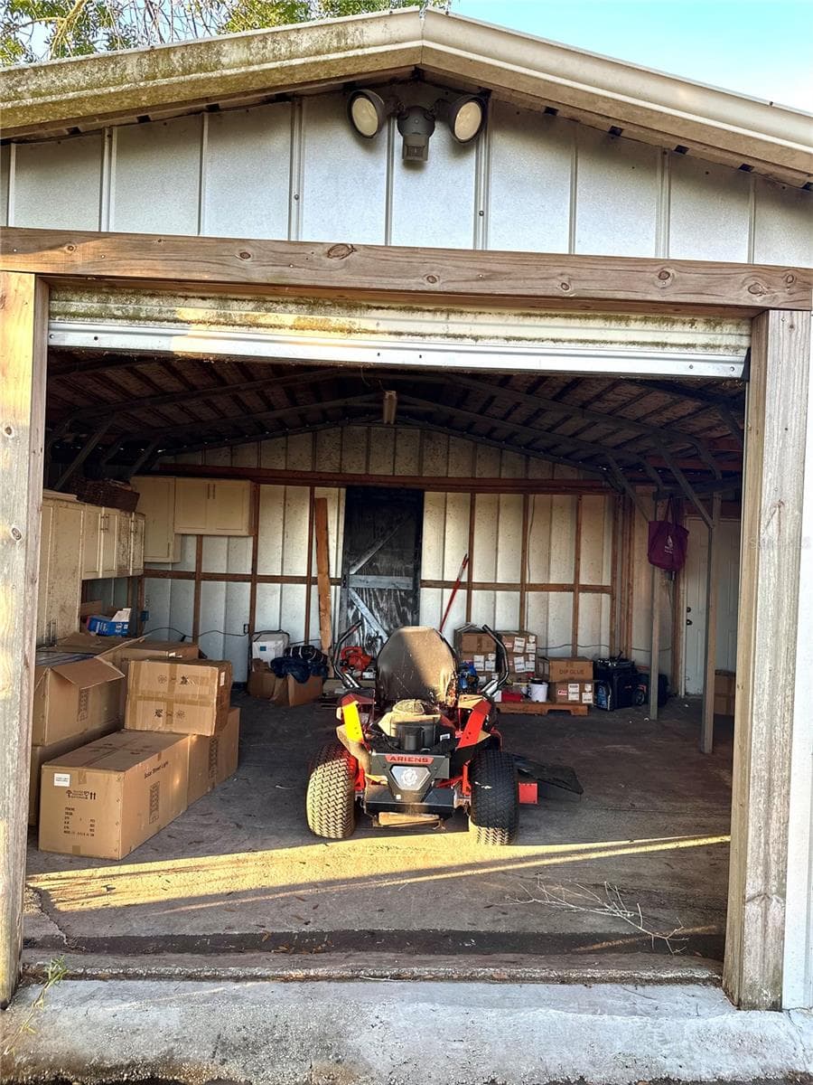 Garage Workshop - 35495 SINGLETARY RD, MYAKKA CITY