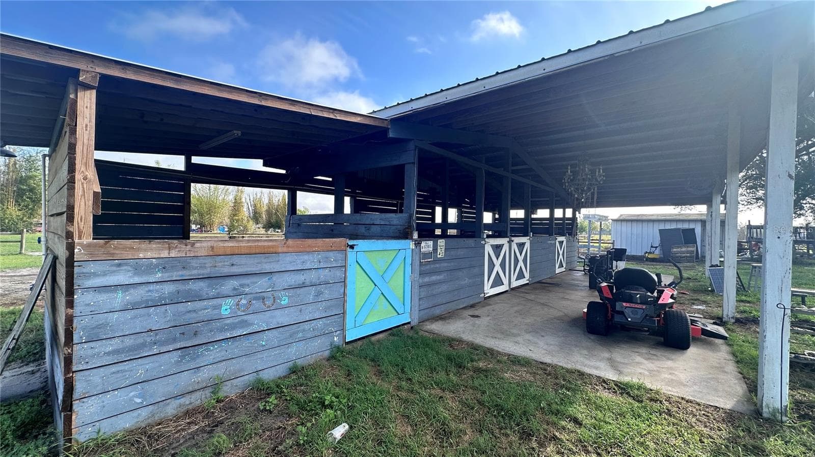 Stable - 35495 SINGLETARY RD, MYAKKA CITY
