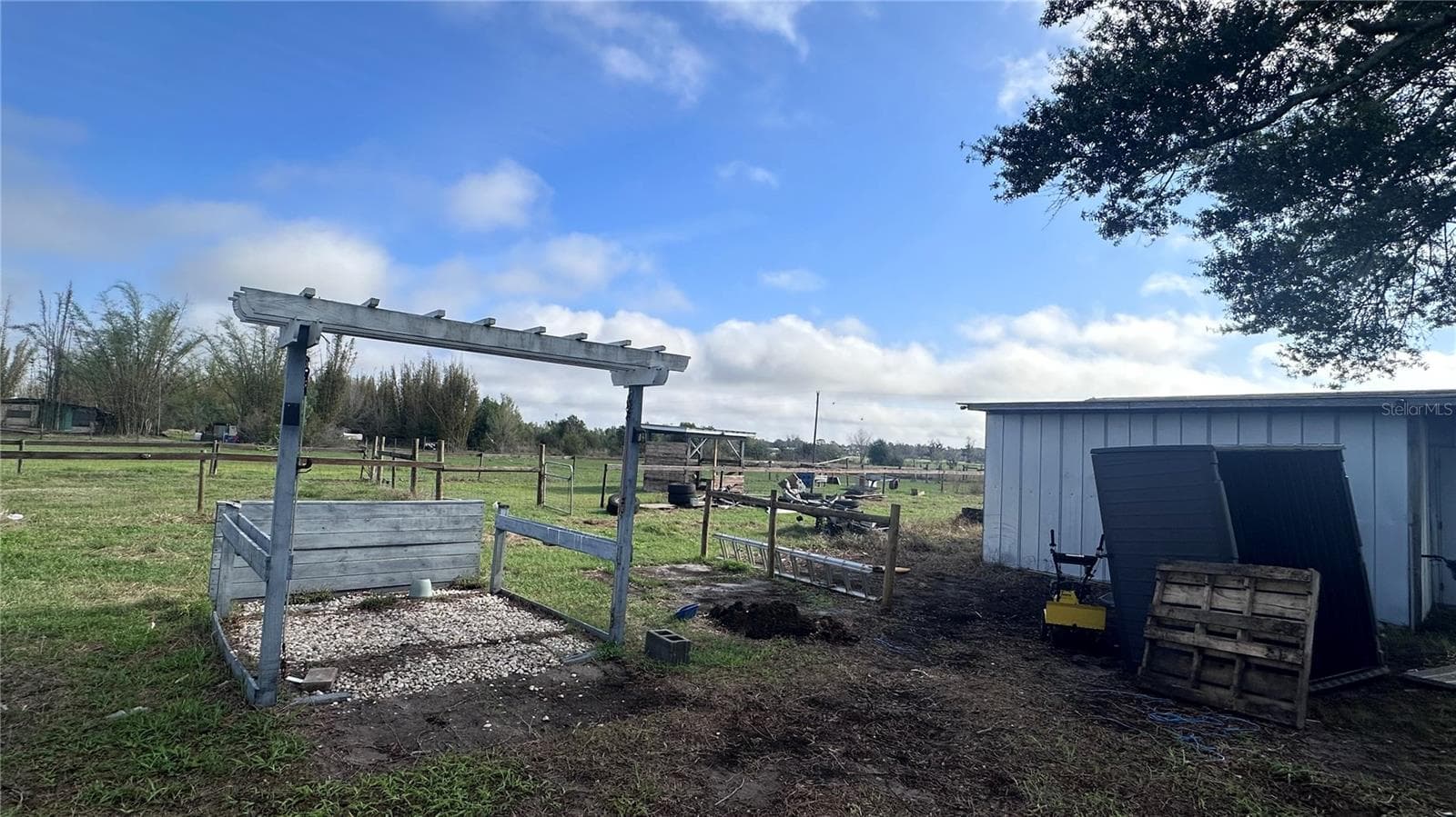 Stable - 35495 SINGLETARY RD, MYAKKA CITY