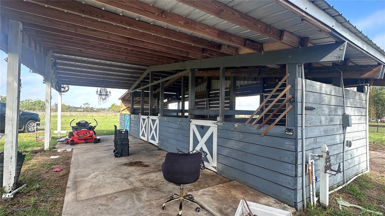 Stable - 35495 SINGLETARY RD, MYAKKA CITY
